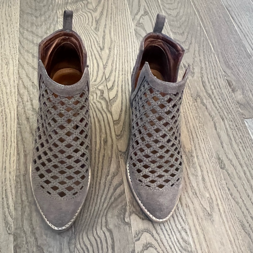 Jeffrey Campbell Taggart booties size 8